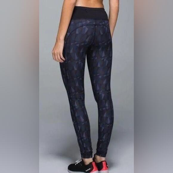 Lululemon Speed Tight II Stained Glass Love Nightfall Black SZ 2 - Picture 2 of 7